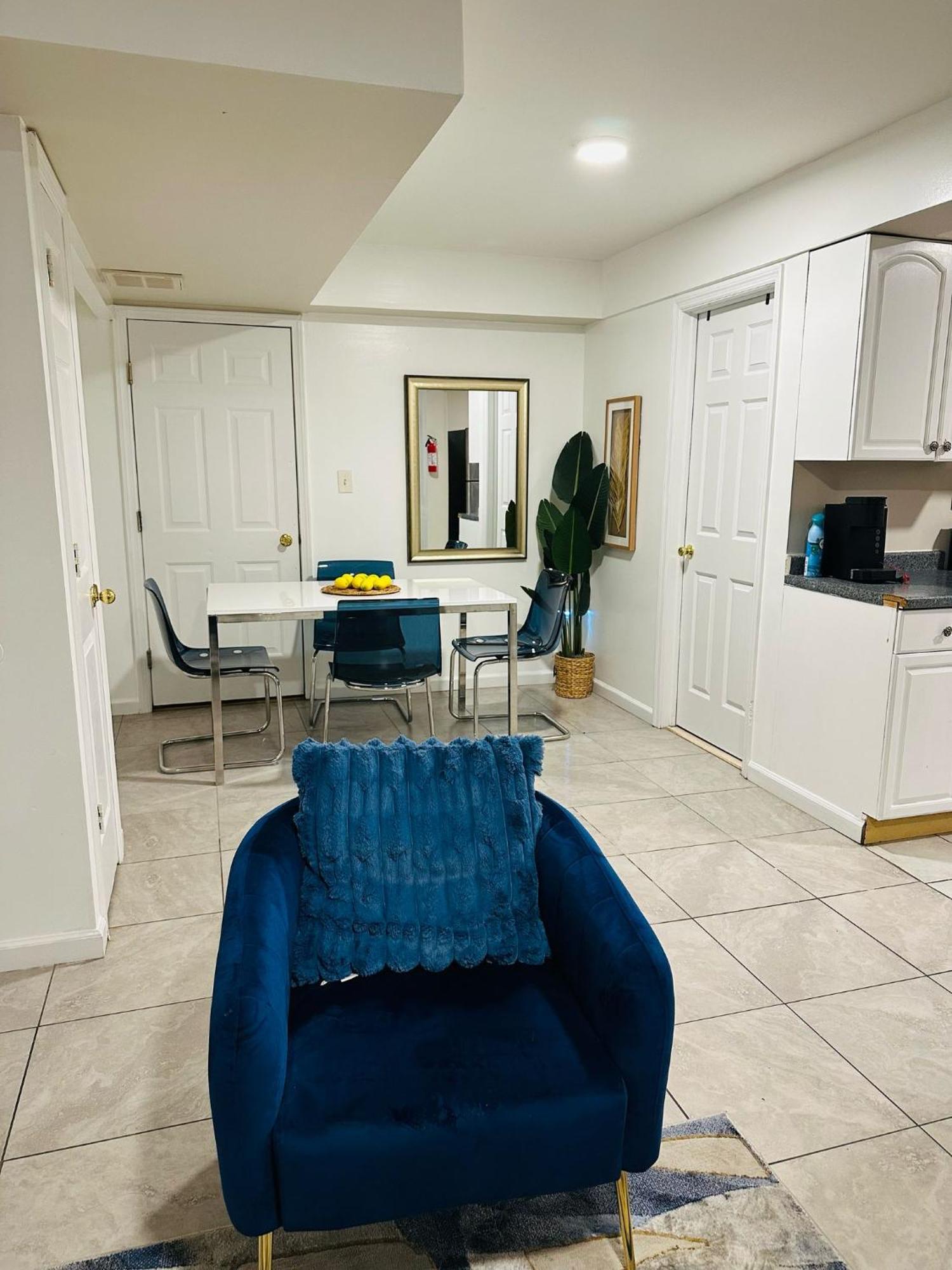 Cosy Bedroom 6 Minutes To Ewr Prudential Hotels Pen Station Newark Exterior photo