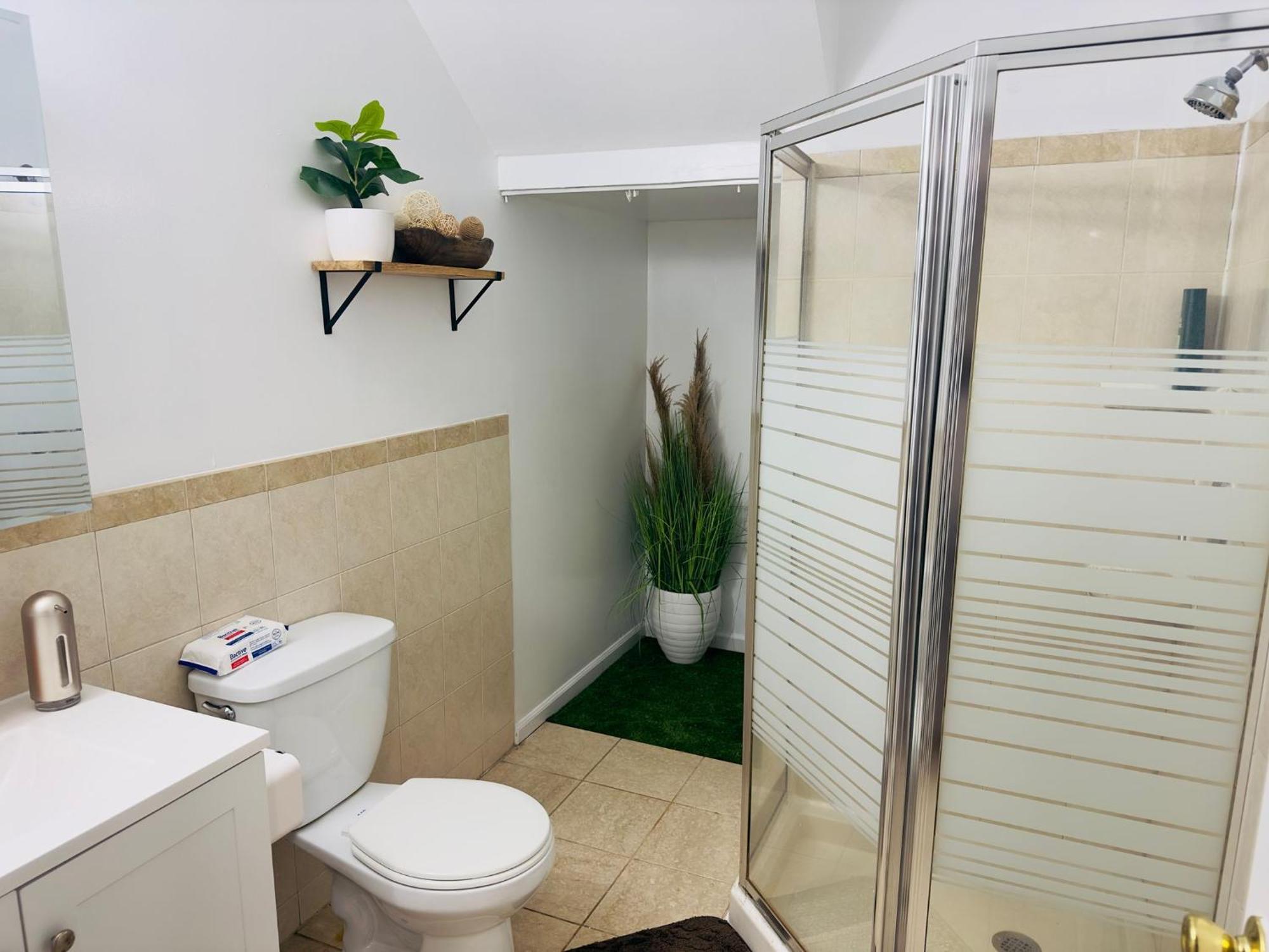 Cosy Bedroom 6 Minutes To Ewr Prudential Hotels Pen Station Newark Exterior photo