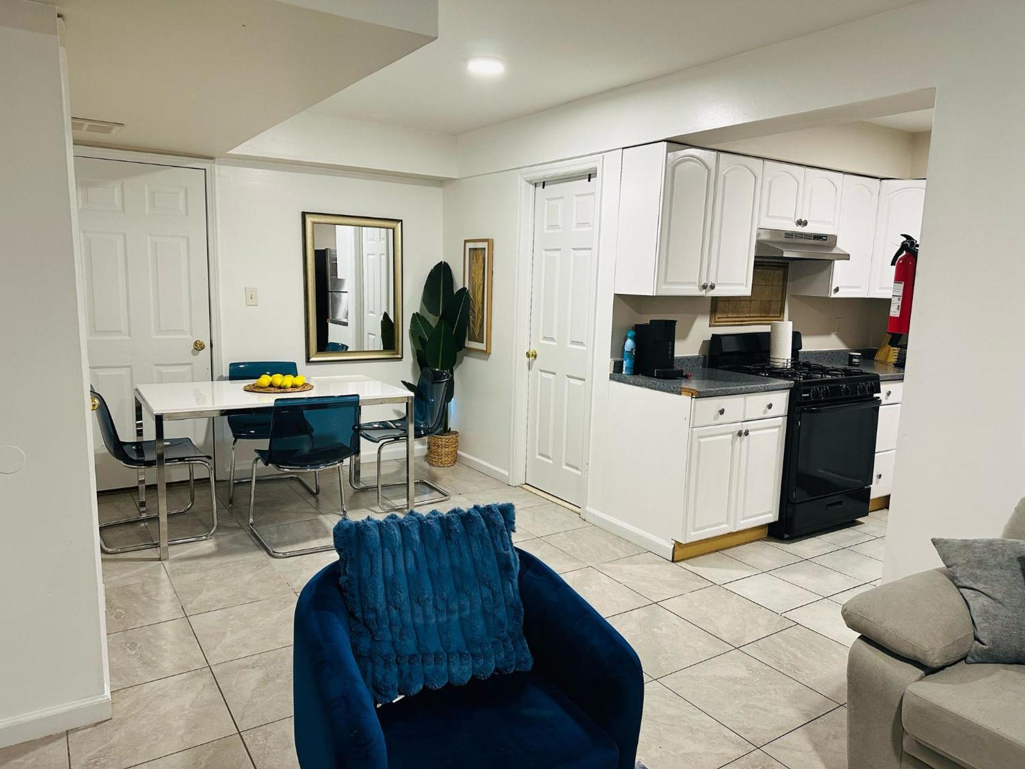 Cosy Bedroom 6 Minutes To Ewr Prudential Hotels Pen Station Newark Exterior photo