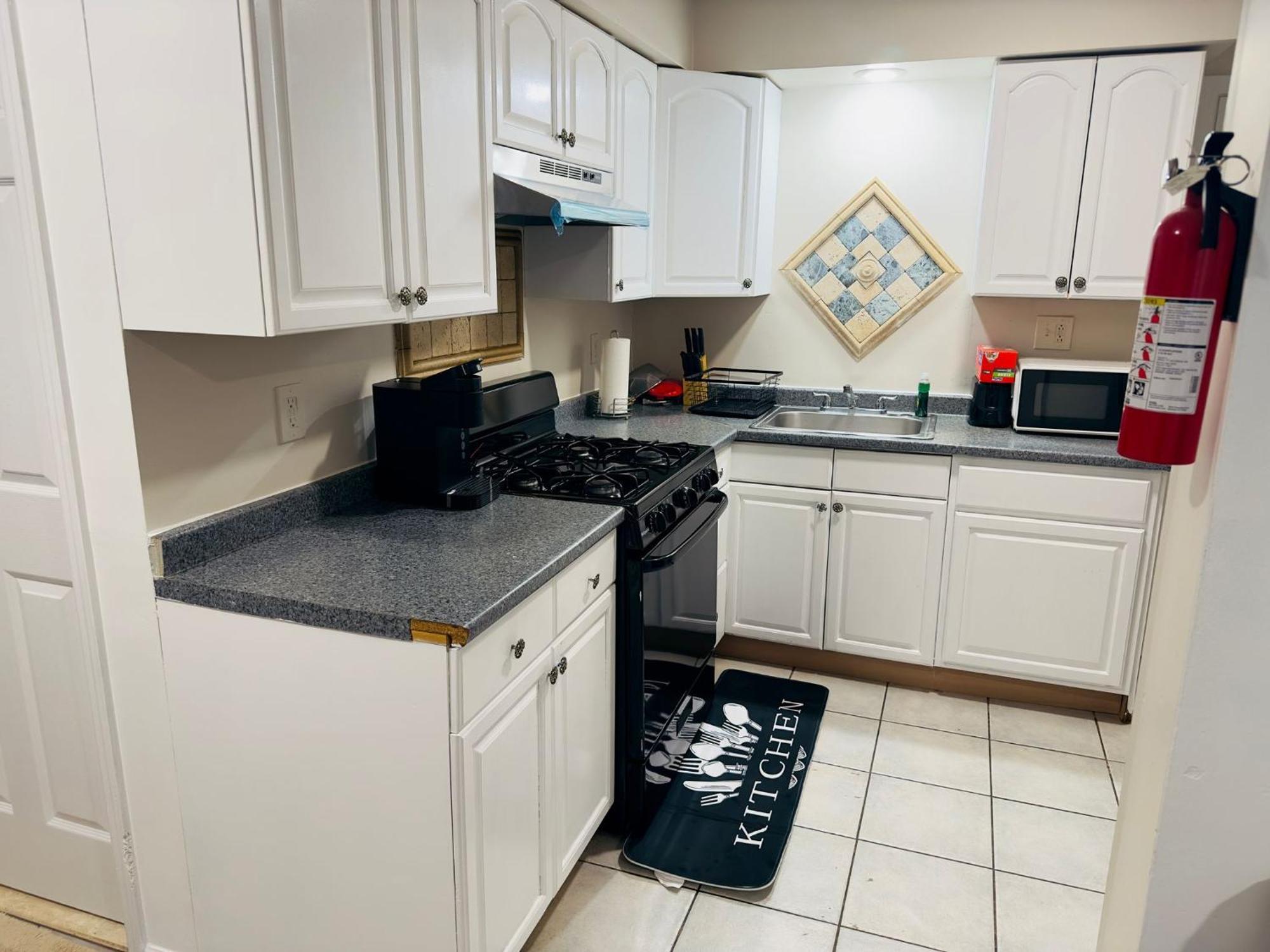 Cosy Bedroom 6 Minutes To Ewr Prudential Hotels Pen Station Newark Exterior photo